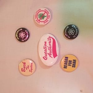 Vintage novelty buttons, Collection of 6